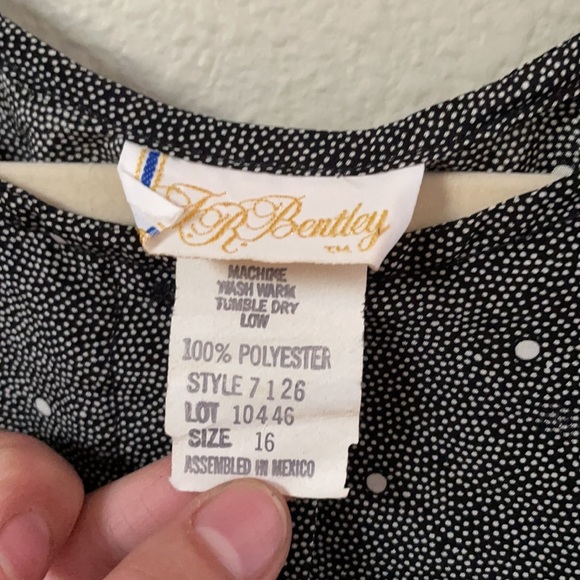 Vintage long sleeve button down polyester tunic blouse by FR Bentley - Picture 4 of 6